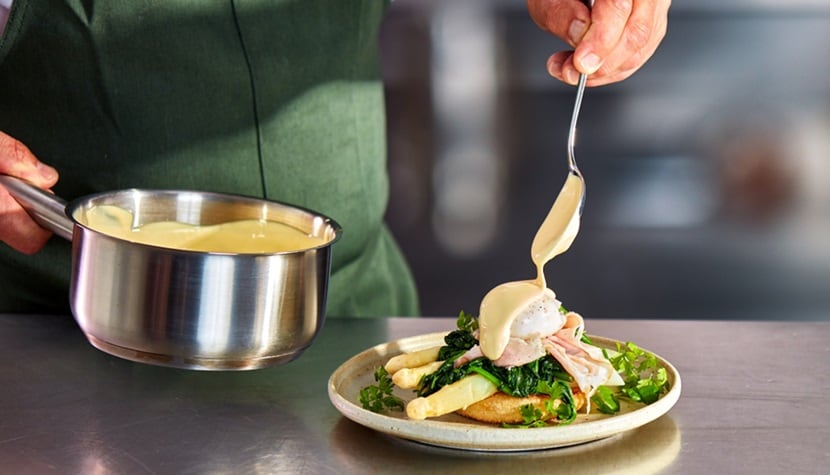 Knorr Professional Garde Dór Hollandaise sauce 1L - Knorr Professional ready to use sauces. Full of rich professional flavour with minimal mise en place, so you can handle the demands of a busy service as well as the expectations of your diners